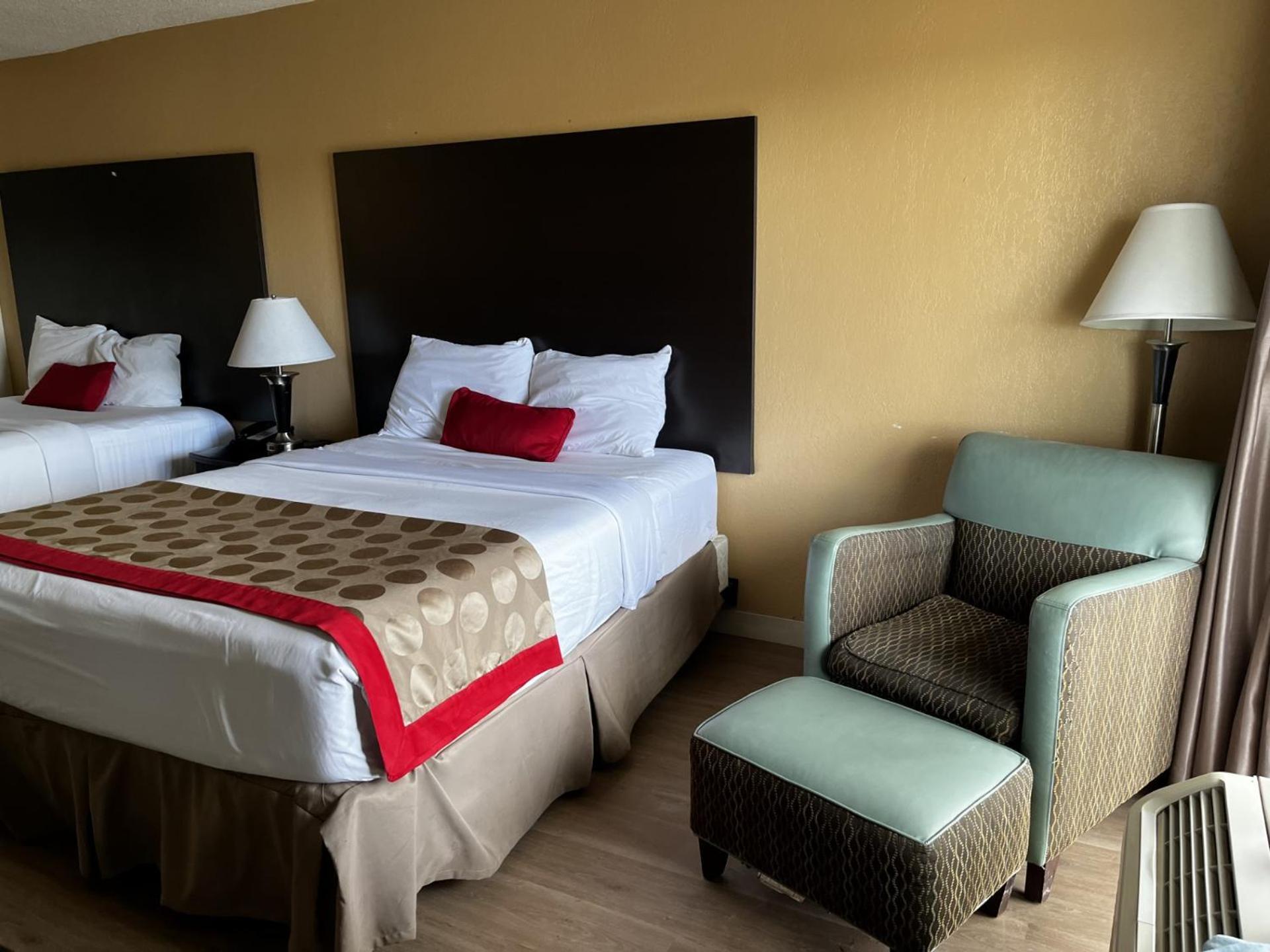 รามาดา บาย วินด์แฮม ลารามี Hotel ภายนอก รูปภาพ